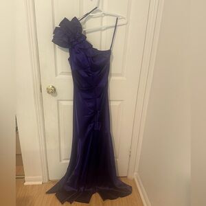 Elegant Purple One-Shoulder Satin Gown